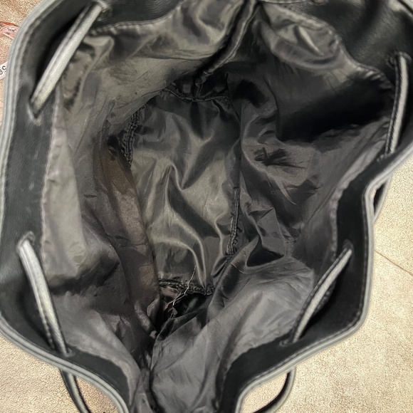 Victoria’s Secret Faux Pebbled Leather Fringe Bucket Cinch Backpack Purse Biker - Picture 11 of 15